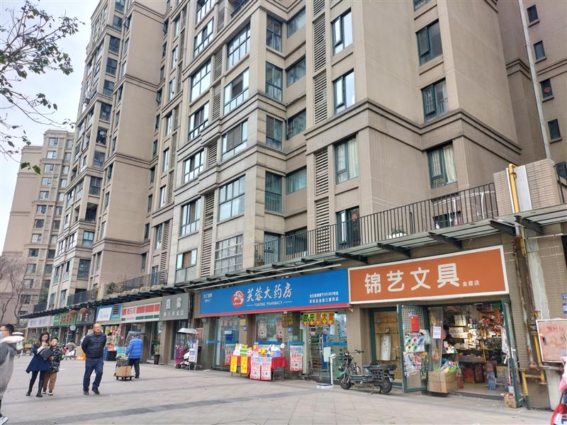 东2.5环理工大学旁，3000户小区临街成熟旺铺《锦艺文具》，年租10万，带外摆！