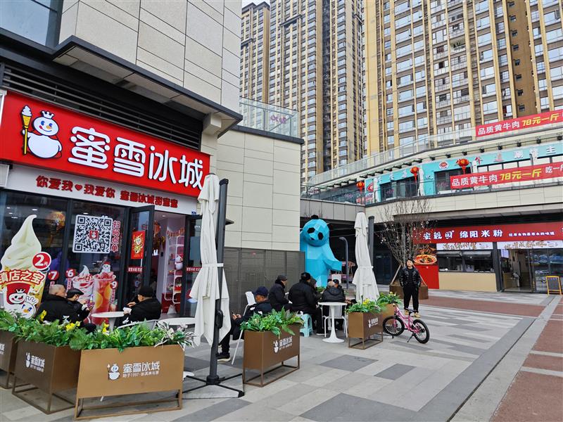 30万常住人口旁，成熟奶茶店（蜜雪冰城）年租8.6万，双边街，带外摆！