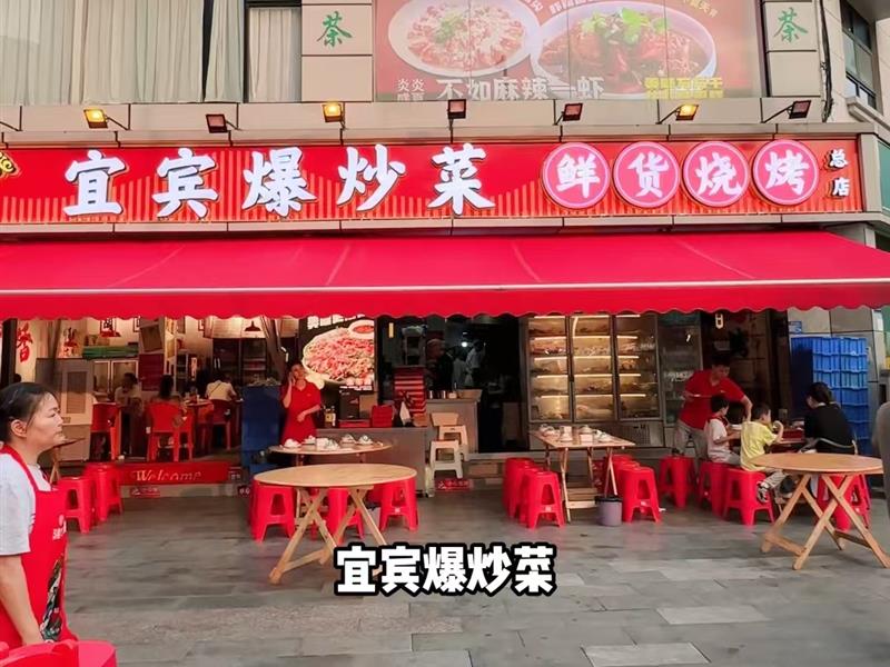 市中心十字路口转角餐饮旺铺，年收租23万，20米大开间！