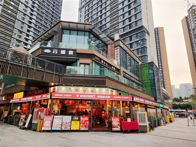 东大路地铁口转角餐饮旺铺，年租36万，25米超大展示面！